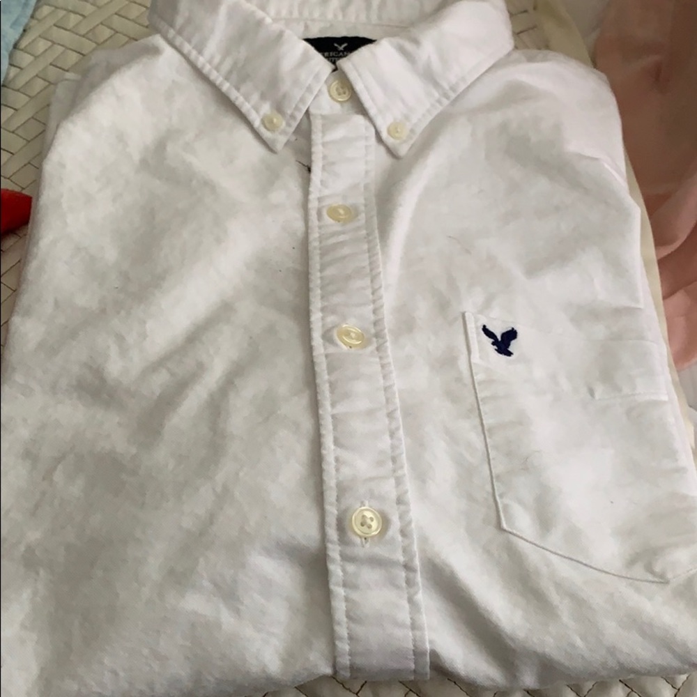 American eagle white extra large classic fit sh sl